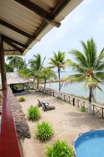 Cabaña en primera línea de playa en San Antero con Aire AC y 5 habitaciones (Cabana en primera linea de playa en San Antero con Aire AC y 5 habitaciones) in San Antero