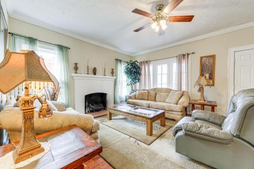Sanford Vacation Rental about 1 Mi to Downtown! in 桑福德(NC)