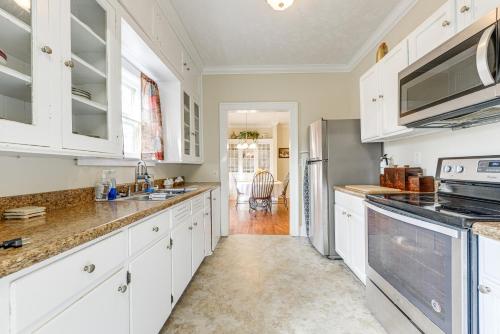 Sanford Vacation Rental about 1 Mi to Downtown! in 桑福德(NC)