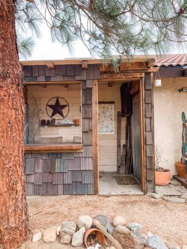 Ranch with Hot Tub by Joshua Tree Park/Pioneertown in Yucca Valley, USA