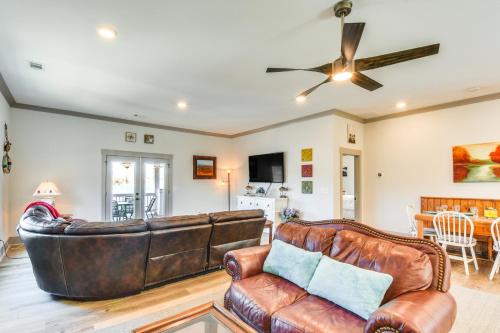 Lake Chatuge Escape Ideal Location and Views! in Hiawassee, USA