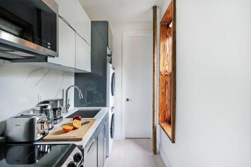 48-1FE Brand New 1BR Prime hells kitchen WD in unit in New York, USA