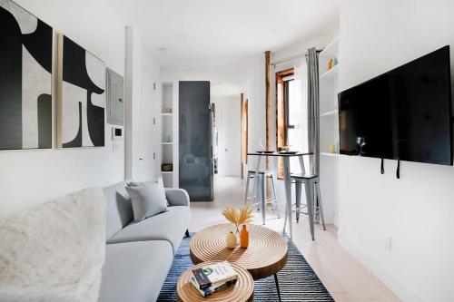 48-1FE Brand New 1BR Prime hells kitchen WD in unit in New York, USA