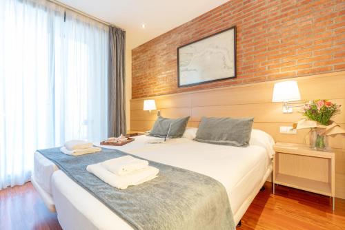 Serennia Cest Apartamentos Arc de Triomf - image 3