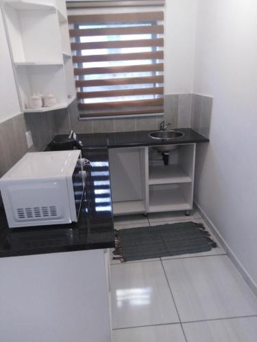 مطبخ, 17 driffield road in Amalinda