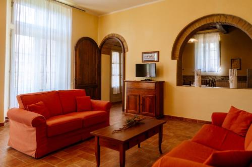 Villa Le Beringhe - Wine Pool & Relax - Tap to explore photos