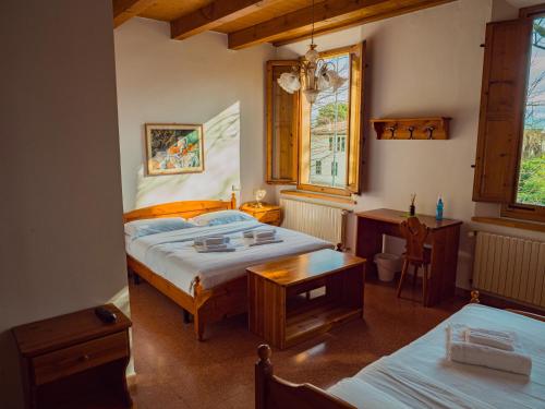 1 double bed, 1 twin bed