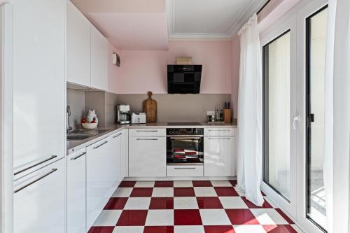 CLS Moderne City-Wohnung Hamburg Tiefgarage, Klimaanlage, 65 Zoll Smart-TV, E-Laden, Balkon, Parken, Blick über Hamburg, Cafe im Haus, Bus gegenüber, Flex Check In, Hamburk (fotografie 6)