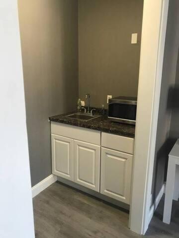 Premier Suites Bay Village - Photo 5