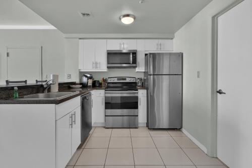 Spectacular Bay View 1 Bed 2 Baths In Grove in Miami, USA