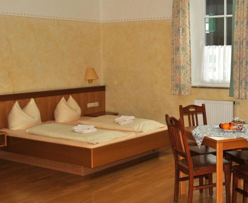 1 queen bed