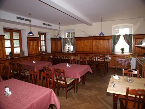 white island rendezvous hotel