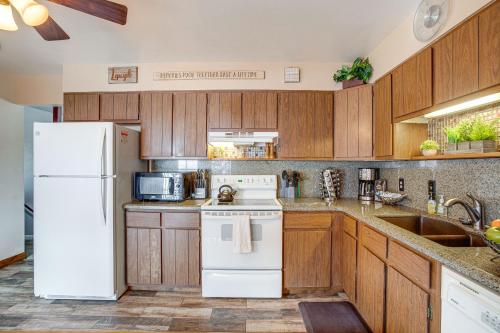 Kittredge Condo with Deck by Red Rocks, Hike and Ski!
