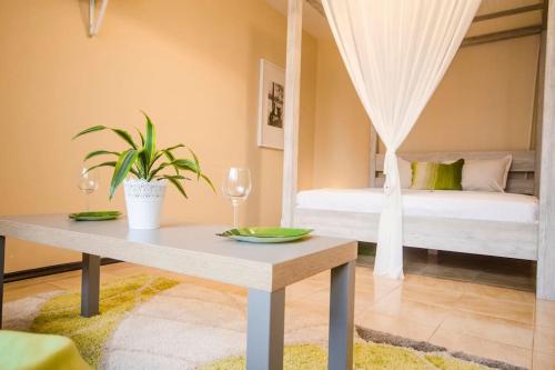 19 Cozy Central Apartment with Balcony, Sofia (Foto 2)