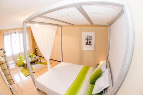 19 Cozy Central Apartment with Balcony, Sofia (Foto 6)