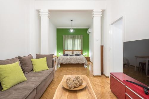 Stylish Luxury Apartment at Ampelokipi Metro Station, Atény