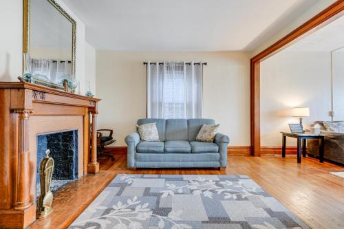 2 Mi to Peace Bridge Victorian-Style Apartment in Buffalo, USA