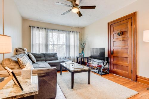 2 Mi to Peace Bridge Victorian-Style Apartment in Buffalo, USA