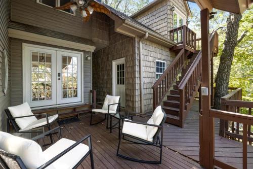 Lakewood Retreat-On Beaver Lake-Outdoor Living in Lowell, USA