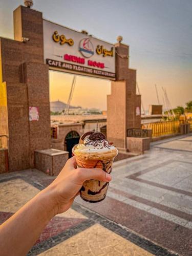 Salah El Din Restaurant on the Nile Corniche - Tap to explore photos