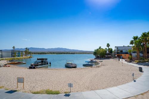 The Nautical Beachfront Resort - image 14