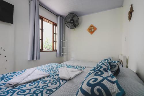 1 double bed, 1 twin bed