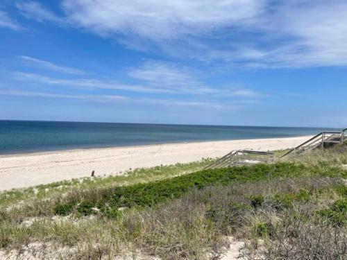 1670 Farmhouse near beach with hot tub & sauna