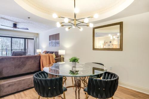 Newly-Renovated Condo with Mtn Views - Walk to Dtwn! in Gatlinburg, USA