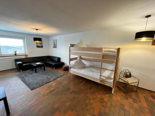 Premium Apartment 70qm 2,5 Zimmer Küche, Smart TV, Garage, WiFi