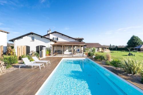 Villa de charme avec piscine - Location saisonnière - Saint-Étienne-d'Orthe