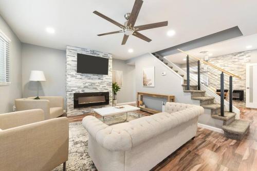 3BR Luxury Home with Fireplace in Pittsburgh, USA