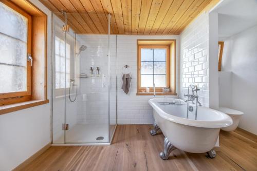 Casa Pasch - Boutique Bed and Breakfast in Cumpadials Room Type - Deluxe Twin Room