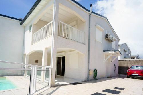 Villa des Ixoras classée 4 étoiles (Villa des Ixoras classee 4 etoiles) in Baie-Mahault