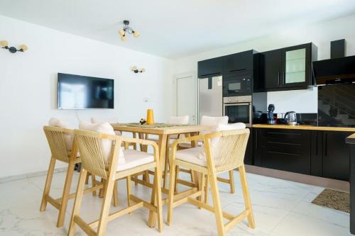 Villa des Ixoras classée 4 étoiles (Villa des Ixoras classee 4 etoiles) in Baie-Mahault