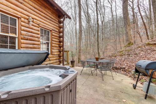 Romantic Ellijay Cabin with Grill and Fire Pit!