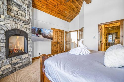 Inuksuk Lodge 4800 sq ft of Big White Excellence in Big White, Canada