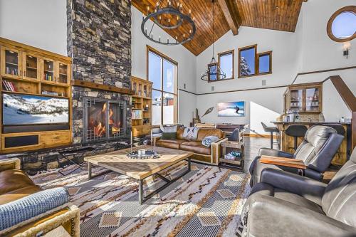 Inuksuk Lodge 4800 sq ft of Big White Excellence in Big White, Canada
