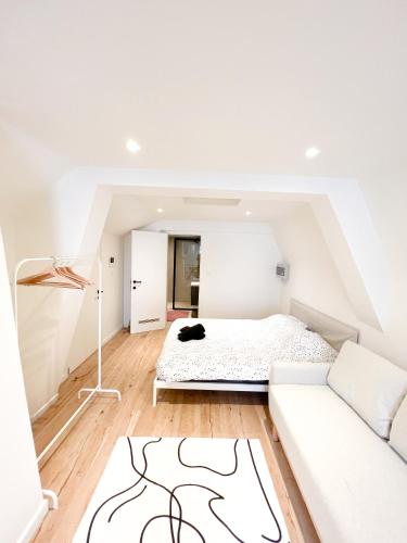 Mayfair Suites - Tap to explore photos