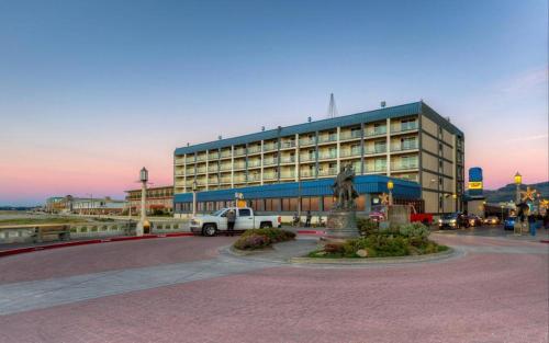 Promenade Inn & Suites Oceanfront