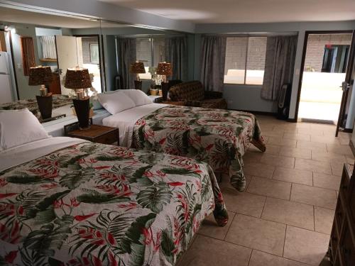 Standard Queen Room image 4