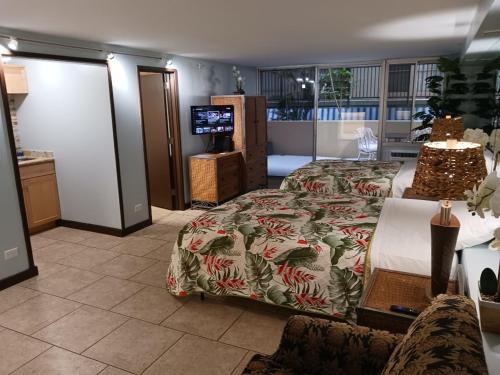 Standard Queen Room image 3