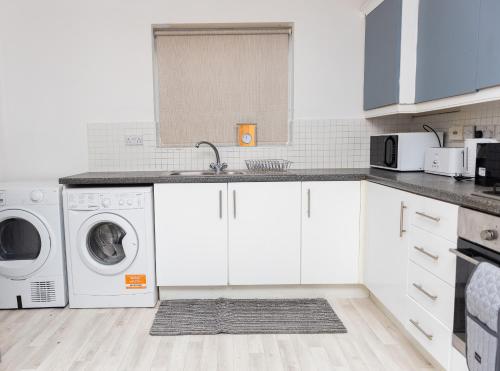 Caasi home Gorton Manchester Room Type - Four-Bedroom House