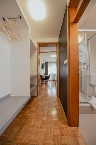 Hotel Maj Inn - image 7