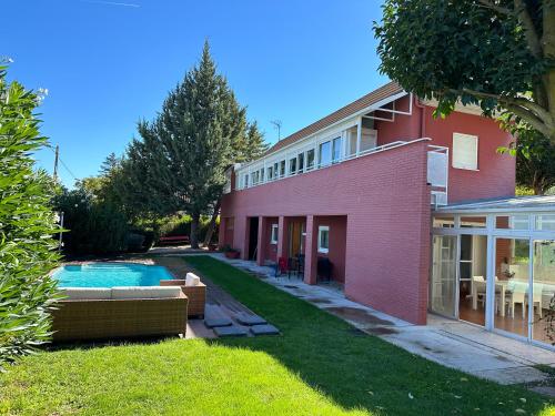 Casa con piscina Irache