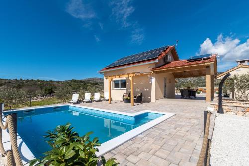 Holiday house OLIVE LAND – khách sạn tại Gustirna