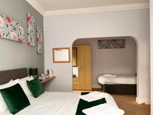 Grove Lodge - image 3
