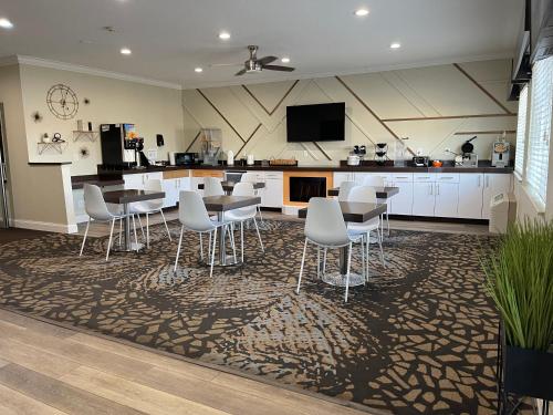 Countryside Inn & Suites - image 3
