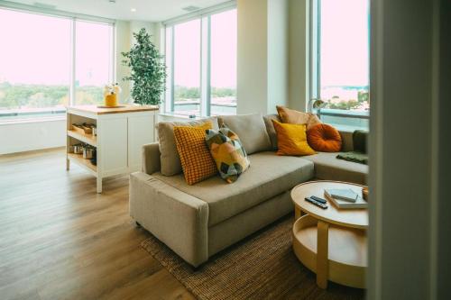 Luxury 1BR Penthouse Apt In Central Halifax 2