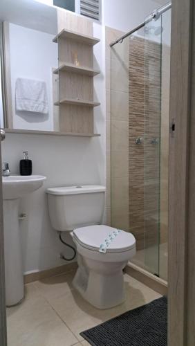 화장실, Cómodo y Completo Apartamento, Cerca Expofuturo - Incluye Parqueadero - Pereira (Comodo y Completo Apartamento, Excelente Ubicacion, Cerca Expofuturo, Estadio, Ukumari - Incluye Par) in 산 호아킨