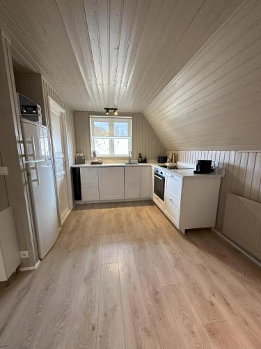 Cabin in Lava Village with hot tub, Selfoss (photo 5)